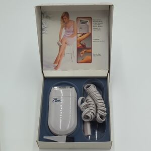 Vintage Norelco Chic Lady Speed Razor New Gentle Smoothing Delicate Hair Remover